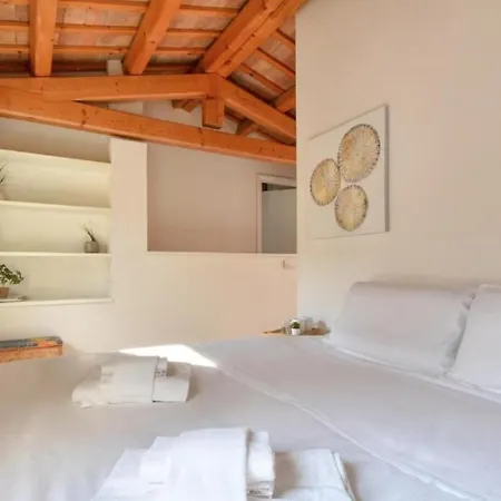 Welc-om Golden Apartment *