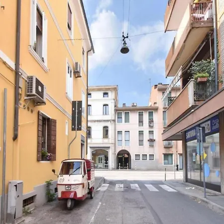 Welc-om Golden Apartment