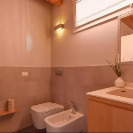 Welc-ōm Golden Apartment *